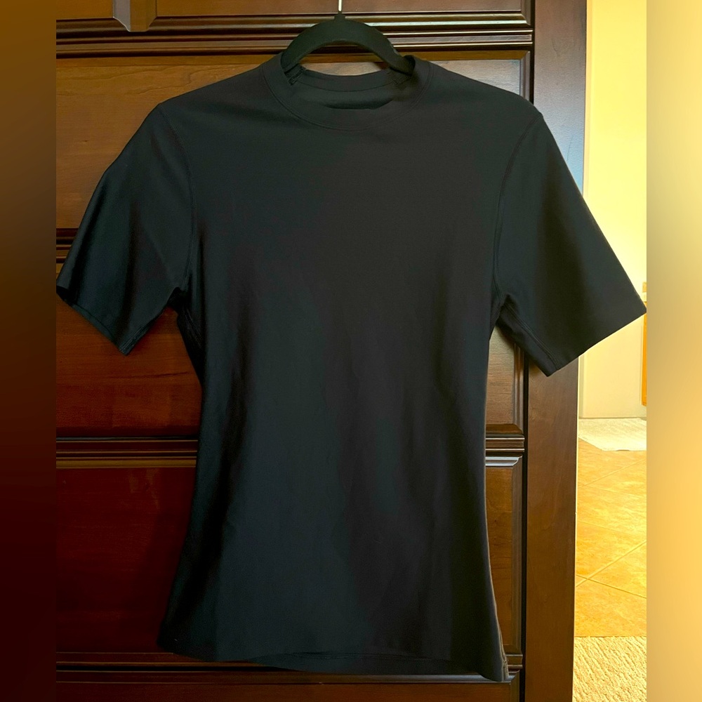 Lululemon Black SS  Compressive Tee EUC